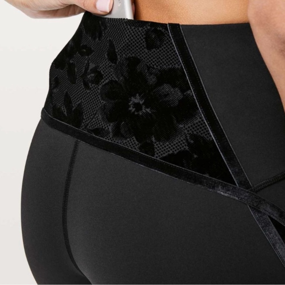 Lulu Lemon Like new leggings High Waisted Full Length great compression & style